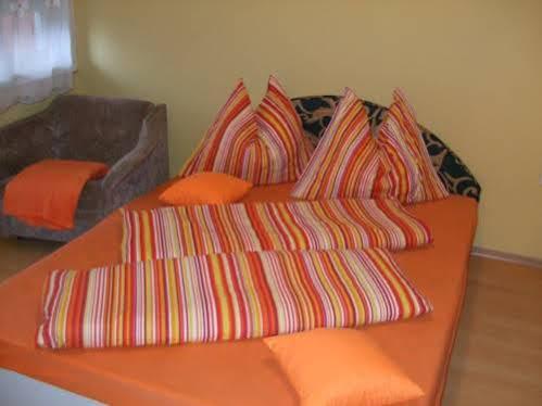 Erna Apartment *